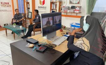 Proses pembuatan konten Bawaslu Menyapa dengan Narasumber Anggota Bawaslu Jepara Shohibul Habib dan Moderator Misbakhus Sholikin