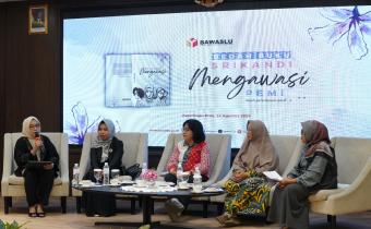 Diskusi Bedah Buku 'Srikandi Mengawasi': Kisah Perempuan Pengawas Pemilu dalam Mengawasi Pemilu 2024 di Batam, Kepulauan Riau, Selasa (12/8/2025).