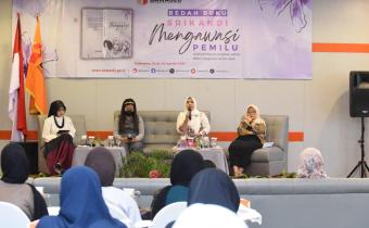 Diskusi bedah buku 'Srikandi Mengawasi' di Pontianak, Kalimantan Barat, Selasa, (19/8/2025)/Foto: Publikasi dan Pemberitaan Bawaslu