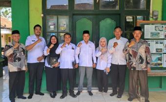 Koordinator Divisi Pencegahan, Partisipasi Masyarakat, dan Humas, Ali Purnomo bersama Kordiv Hukum dan Penyelesaian Sengketa Shohibul Habib serta jajaran staf Bawaslu Kabupaten Jepara melakukan Silaturrahmi dan koordinasi ke Madrasah Aliyah (MA) NU Nahdlatul Fata