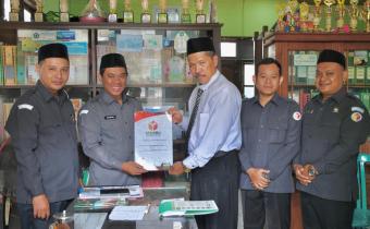 Ketua Bawaslu Jepara Sujiantoko dan Anggota Bawaslu Jepara (Shohibul Habib, Ali Purnomo, dan Khoirul Abidin) beserta Kepala Sekolah MA NU Nahdlatul Fata, H. Nur Khandir melakukan Penandatangan Kerja Sama dan MoU dengan MA NU Nahdlatul Fata