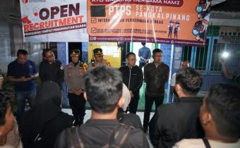 Anggota Bawaslu Puadi bersama jajaran pengawas Bawaslu Kabupaten Bangka melakukan patroli pengawasan di dua TPS di Bangka, Selasa (26/8/2024)/Foto: Publikasi dan Pemberitaan Bawaslu