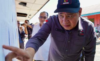 Anggota Bawaslu Herwyn JH Malonda saat mengawasi TPS 03 di Pangkalpinang, Bangka Belitung pada Rabu (27/8/2025)/Foto: Publikasi dan Pemberitaan Bawaslu