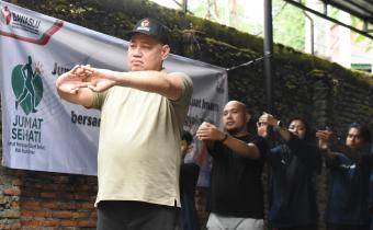 Senam Pagi Jumat Sehati bersama Bawaslu Provinsi DIY di Kantor Bawaslu Yogyakarta pada Jumat (29/8/2025)/Foto: Publikasi dan Pemberitaan Bawaslu