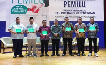 Sejumlah toko nasional dalam bedah buku 'Dinamika Pengawasan Pemilu: Peran Bawaslu dan Interaksi kepentingan' di Jakarta, Sabtu (30/8/2025)/Foto: Publikasi dan Pemberitaan Bawaslu