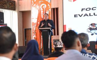 Anggota Bawaslu Herwyn JH Malonda dalam Focus Group Discussion (FGD) bertajuk Evaluasi Tata Kelola Organisasi Pengawas Pemilu di Auditorium Universitas Balikpapan (Uniba), Selasa (9/9/2025).