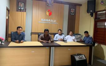 Bawaslu Jepara menggelar rapat internal dalam rangka persiapan kegiatan Penguatan Kelembagaan