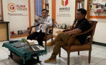 Ketua Bawaslu Jepara Sujiantoko sebagai Narasumber dalam program ATENSI (Analisis Tentang Regulasi) yang diselenggarakan Bawaslu Kabupaten Jepara