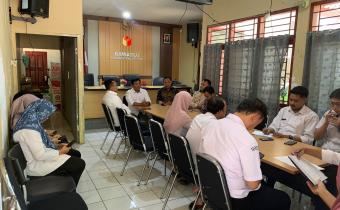 Bawaslu Kabupaten Jepara melaksanakan Rapat Evaluasi Internal Pengawasan Pemutakhiran Data Pemilih Berkelanjutan (PDPB) dan bidang Kehumasan pada Rabu siang, 8 Oktober 2025, bertempat di ruang rapat kantor Bawaslu Kabupaten Jepara