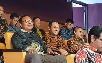 Anggota Bawaslu Kabupaten Jepara Khomaru Zaman dan Ali Purnomo mengikuti Rapat Koordinasi Optimalisasi Penguatan Kelembagaan dalam Pengawasan Partisipatif bersama Mitra Strategis serta Tata Kelola Informasi dan Dokumentasi