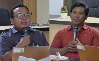 Sujiantoko Ketua Bawaslu Jepara dan Khomaru Zaman Kordiv Penanganan Pelanggaran dan Data Informasi dalam kegiatan rapat internal peningkatan kapasitas pegawai di bidang pengelolaan konten untuk optimalisasi informasi publik