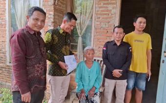 Anggota Bawaslu Jepara Ali Purnomo dan Khoirul Abidin serta anggota KPU Jepara Haris Budiawan, beserta staf sekretariat KPU Jepara dan Bawaslu Jepara melaksanakan pengawasan Coklit Terbatas di Kecamatan Pecangaan.