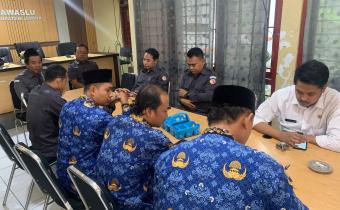 Pimpinan dan Staf sekretariat Bawaslu Kabupaten Jepara melaksanakan Rapat Koordinasi Internal