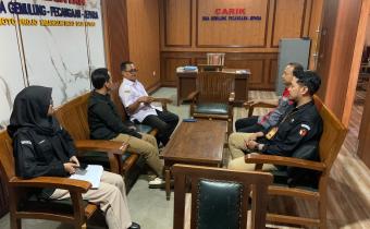 Staf Bawaslu Jepara Misbakhus Sholihin dan Ahmad Andredy Kurniawan serta Ketua KPU Jepara Ris Andi Kusuma, beserta staf sekretariat KPU Jepara melaksanakan pengawasan Coklit Terbatas di Kecamatan Pecangaan.