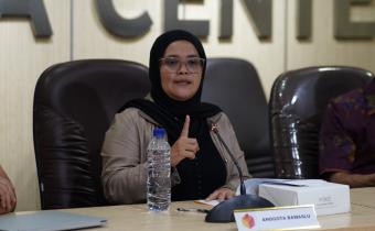 Anggota Bawaslu Lolly Suhenty isa melakukan pengawasan manual saat situasi sudah sangat digital,” ucap Lolly saat memaparkan materi dalam Diskusi Media Kepemiluan bertajuk Antisipasi Perkembangan AI dan Model Pengawasan Digital di Pemilu di Media Center Bawaslu, Jumat, (14/11/2025).
