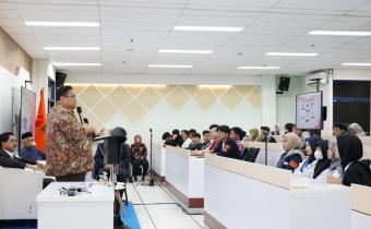 Ketua Bawaslu Rahmat Bagja dalam Seminar Nasional bertema Penguatan Tata Kelola Pengawasan Pemilu Melalui Sistem Pencegahan dan Penegakan Hukum Pemilu yang Berkeadilan dalam Rangka Revisi Undang-Undang Pemilu di Fakultas Hukum Universitas Al-Azhar, Jumat, (21/11/2025).