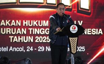 Anggota Bawaslu Puadi saat memberikan sambutan dalam Kompetisi Debat Penegakan Hukum Pemilu ke-V Antar Perguruan Tinggi se-Indonesia yang digelar di Jakarta, Selasa (25/11/2025). Foto: Pemberitaan dan Publikasi Bawaslu RI