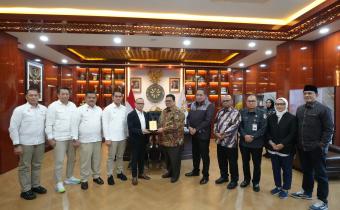 Bawaslu RI menyambangi kantor Kementerian Perlindungan dan Pekerja Migran Indonesia (KP2MI) Selasa (25/11/2025). Foto: Pemberitaan dan Publikasi Bawaslu RI