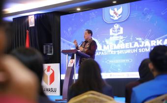 Anggota Bawaslu Herwyn JH Malonda dalam Bawaslu Membelajarkan yang digelar di Medan, Kamis, (27/11/2025).