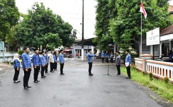 Sujiantoko Ketua Bawaslu Kabupaten Jepara menjadi Pembina dalam upacara peringatan Hari Ulang Tahun (HUT) KORPRI ke-54 Tahun 2025