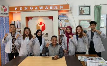 Anggota Bawaslu Kabupaten Jepara Shohibul Habib menerima kunjungan mahasiswa Fakultas Hukum Universitas Muria Kudus (UMK)