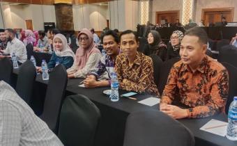 Anggota Bawaslu Jepara Ali Purnomo hadir dalam Malam Apresiasi Pencegahan, Pengawasan, Partisipasi Masyarakat, dan Hubungan Antar Lembaga Bawaslu se-Indonesia yang diselenggarakan Bawaslu RI