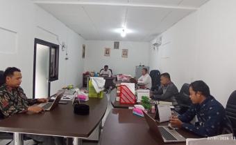 Pimpinan Bawaslu Kabupaten Jepara melaksanakan Rapat Pleno Mingguan di Ruang Komisioner Kantor Sekretariat Bawaslu Kabupaten Jepara