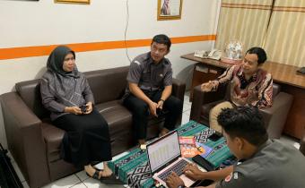 Koordinator Divisi Sumber Daya Manusia, Organisasi, dan Diklat (SDMO dan Diklat) Bawaslu Kabupaten Jepara, Khoirul Abidin, melaksanakan Rapat Penyusunan Agenda Kerja Sumber Daya Manusia Tahun 2026 bersama staf sekretariat