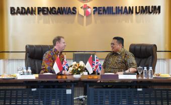 Ketua Bawaslu Rahmat Bagja saat menerima delegasi CIMD Matthew Downing di Kantor Bawaslu, Rabu (21/1/2026). Foto: Pemberitaan dan Publikasi Bawaslu RI