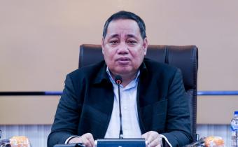 Anggota Bawaslu Herwyn JH Malonda memberikan arahan dalam Rapat Pembahasan Desain Kelembagaan Bawaslu sebagai Masukan RUU Pemilu di Ruang Rapat Bawaslu Lantai 5, Rabu (4/2/2026). Foto: Pemberitaan dan Publikasi Bawaslu RI