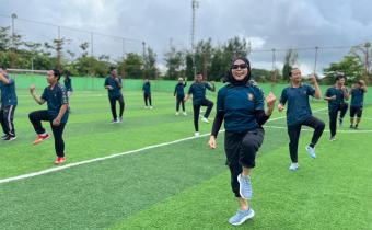 Pimpinan dan Sekretariat Bawaslu Kabupaten Jepara menggelar kegiatan Jumat Sehati dan Jumpa Berlian di Palmere Mini Soccer Jepara