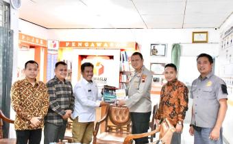 Jajaran pimpinan Bawaslu Jepara Khoirul Abidin, Shohibul Habib, Ali Purnomo, Sujiantoko, Kapolres Jepara AKBP Dr. Hadi Kristanto, S.I.K., M.M., dan Kanit Lidik I Sat Intelkam Polres Jepara Iptu Iwan Kusnandar, S.H.