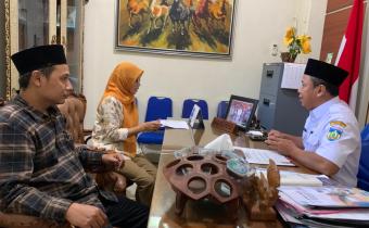 Bawaslu Kabupaten Jepara melaksanakan pengawasan terhadap kegiatan coklit terbatas (coktas) Pemutakhiran Daftar Pemilih Berkelanjutan (PDPB) oleh Anggota Bawaslu Jepara Divisi Pencegahan, Partisipasi Masyarakat dan Humas, Ali Purnomo, bersama jajaran staf dan anggota KPU Jepara, Siti Nurwakhidatun, beserta staf sekretariat. 