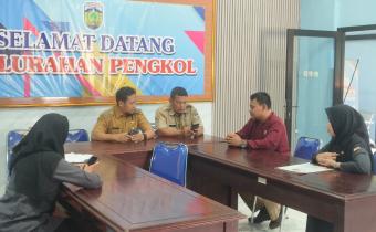Bawaslu Jepara melaksanakan kegiatan uji petik data pemilih di Kelurahan Pengkol oleh Koordinator Divisi Hukum dan Penyelesaian Sengketa Shohibul Habib, bersama jajaran staf Bawaslu Jepara