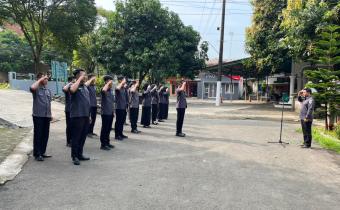 Badan Pengawas Pemilihan Umum (Bawaslu) Kabupaten Jepara menggelar apel pagi perdana pasca perayaan Idulfitri pada Senin pagi, (30/3)