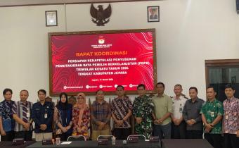 Anggota Bawaslu Jepara Ali Purnomo dan Staf menghadiri rapat persiapan rekapitulasi PDPB Triwulan I Tahun 2026 yang dilaksanakan pada (31/3) di Aula KPU Jepara