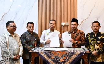 Bawaslu Kabupaten Jepara bersama Kementerian Agama Kabupaten Jepara melaksanakan penandatanganan Memorandum of Understanding (MoU) dan Perjanjian Kerja Sama (PKS) tentang Sinergi Pendidikan Politik dan Demokrasi pada Selasa, (26/05).
