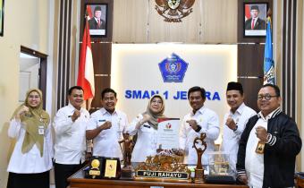 Bawaslu Jepara resmi menandatangani Nota Kesepahaman (Memorandum of Understanding/MoU) dan Perjanjian Kerja Sama (PKS) dengan SMA Negeri 1 Jepara pada Rabu (22/7). 
