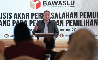 Anggota Bawaslu Herwyn JH Malonda berikan arahan dalam kegiatan Analisis Akar Permasalahan Pemungutan Suara Ulang pada Pemilu dan Pemilihan Tahun 2024 di Jakarta, Rabu (19/8/2026). Foto: Pemberitaan dan Publikasi Bawaslu RI