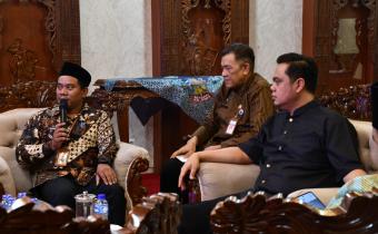 Pimpinan dan Koordinator Sekretariat Bawaslu Kabupaten Jepara hadir dalam Rapat Pembahasan Teknis Pelaksanaan Pemilu yaitu Pilpres, Pemilihan DPR DPD, DPRD dan Pilkada di Ruang Kerja Bupati Jepara