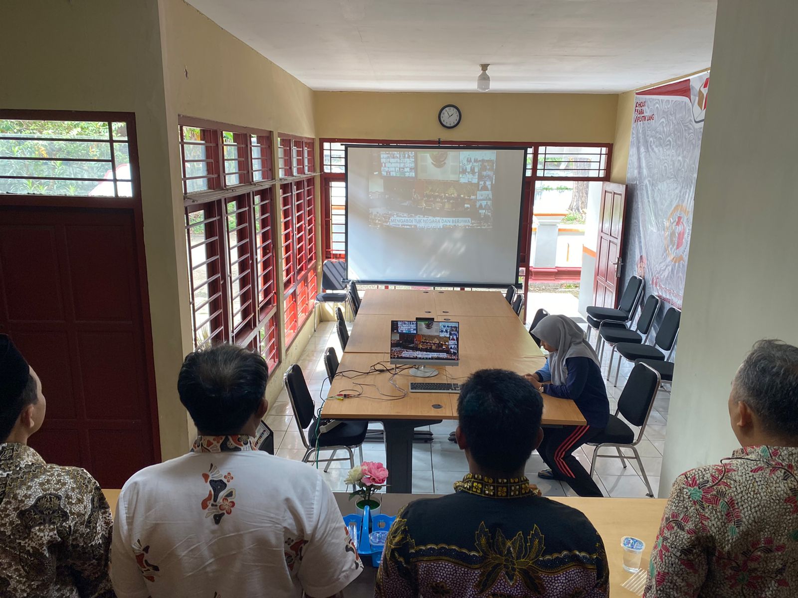 peluncuran meja bantuan pendaftaran pemantau pemilu